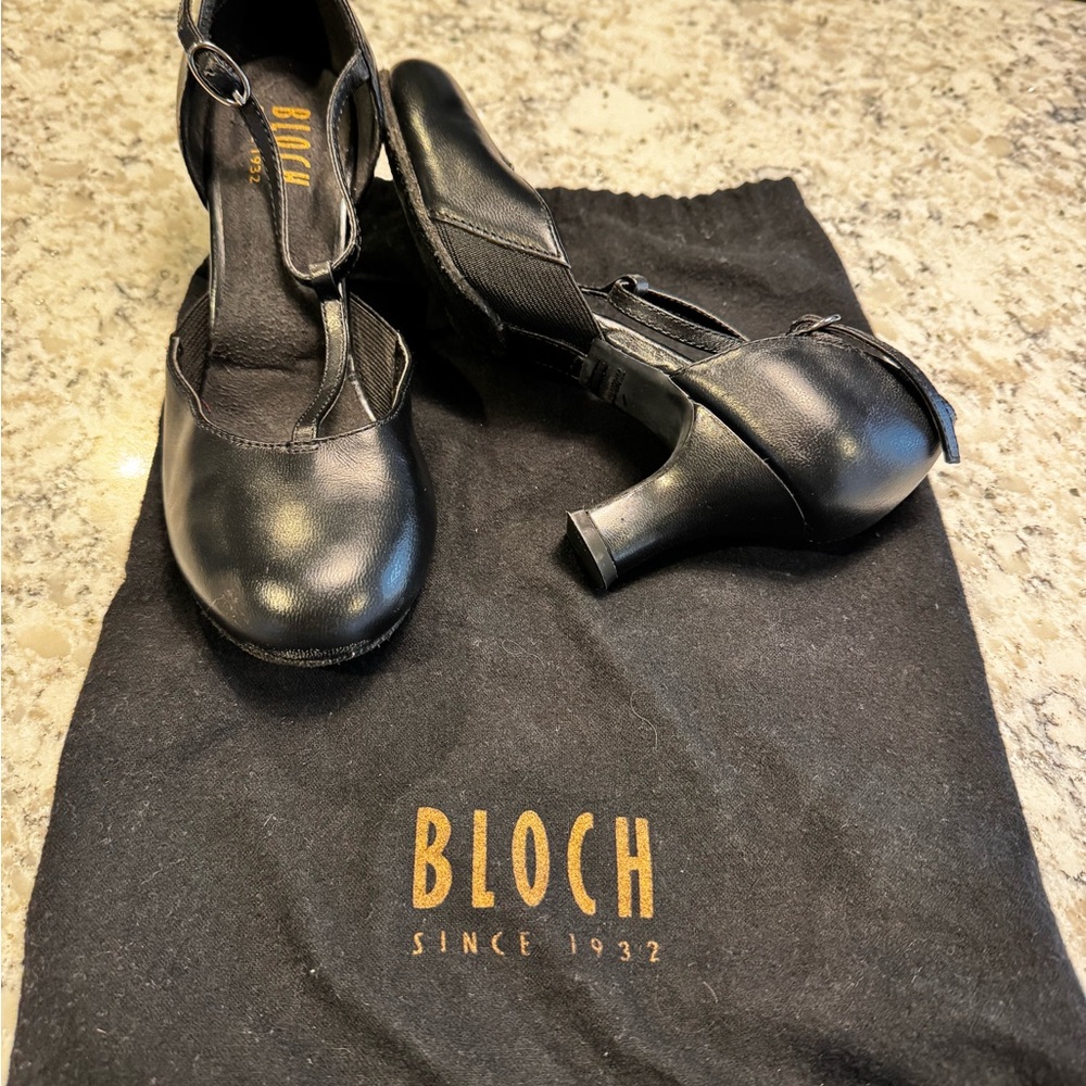 Bloch Black Splitfit T-Strap Character Heals